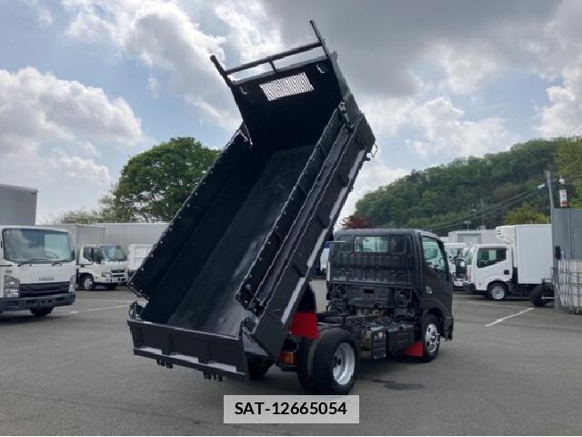 Hino DUTRO 2019 7802422-1