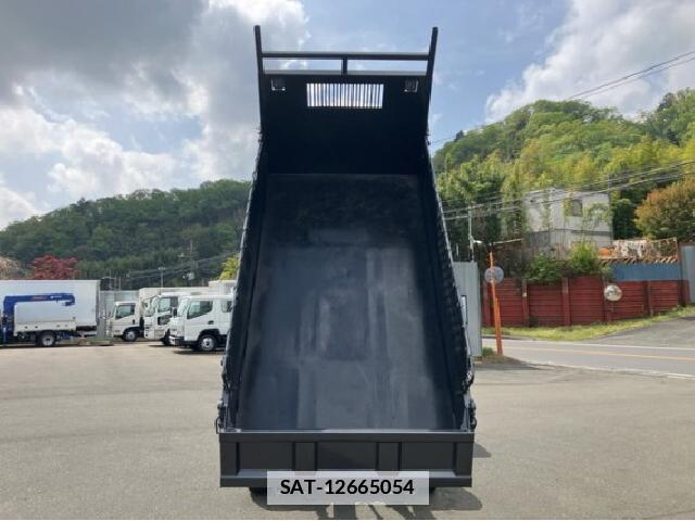 Hino DUTRO 2019 7802422-5