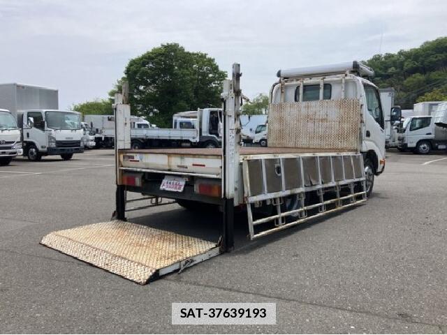 Hino DUTRO 2017 7802434-1