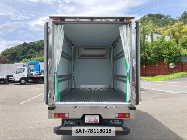 Hino DUTRO 2021 7802448-4