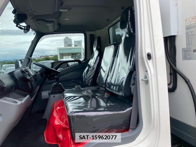 Hino DUTRO 2025-03 7808329-12