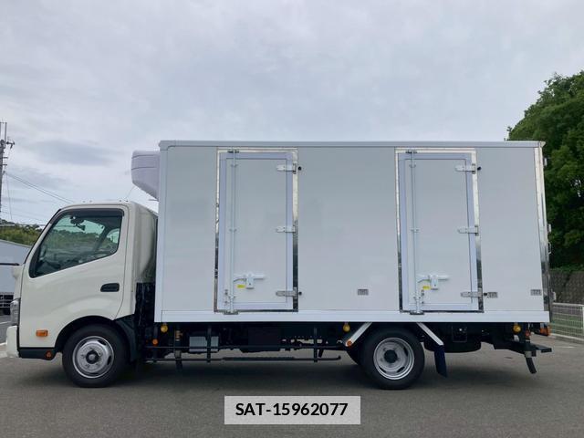 Hino DUTRO 2025-03 7808329-15