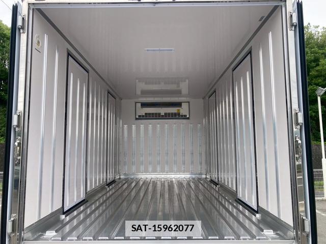 Hino DUTRO 2025-03 7808329-17