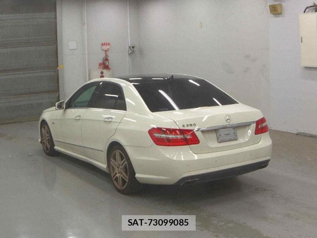 Mercedes Benz E-CLASS 2011-12 7809151-1
