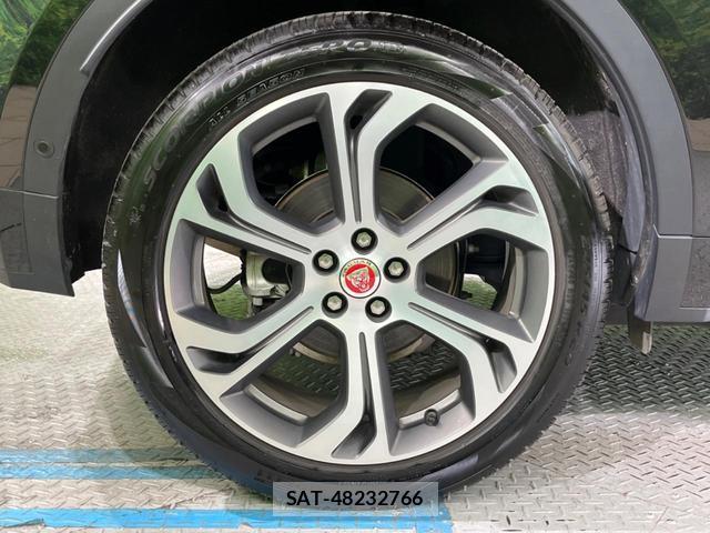 Jaguar E-PACE 2018-08 7798996-13