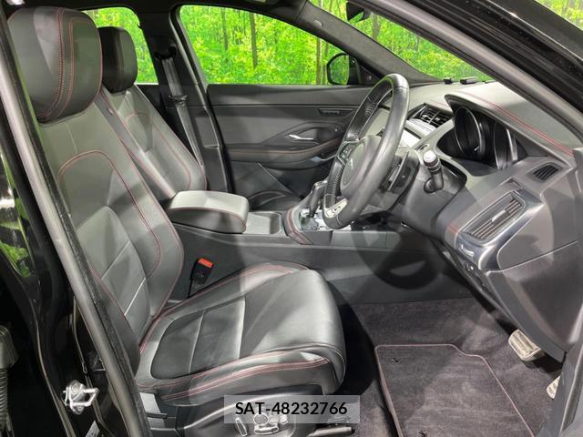 Jaguar E-PACE 2018-08 7798996-14