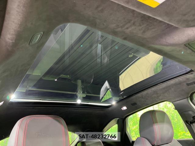 Jaguar E-PACE 2018-08 7798996-4
