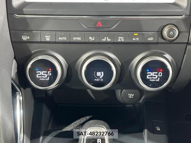 Jaguar E-PACE 2018-08 7798996-5