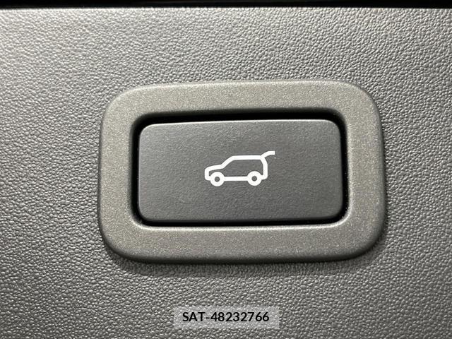 Jaguar E-PACE 2018-08 7798996-8