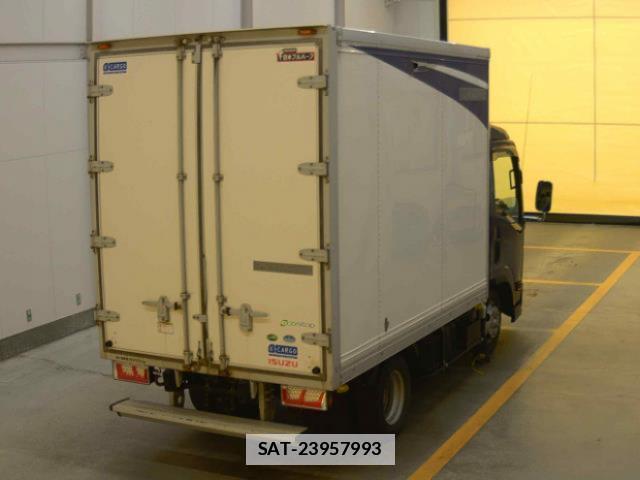 Isuzu ELF TRUCK 2018-03 7796219-1
