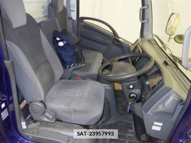 Isuzu ELF TRUCK 2018-03 7796219-2