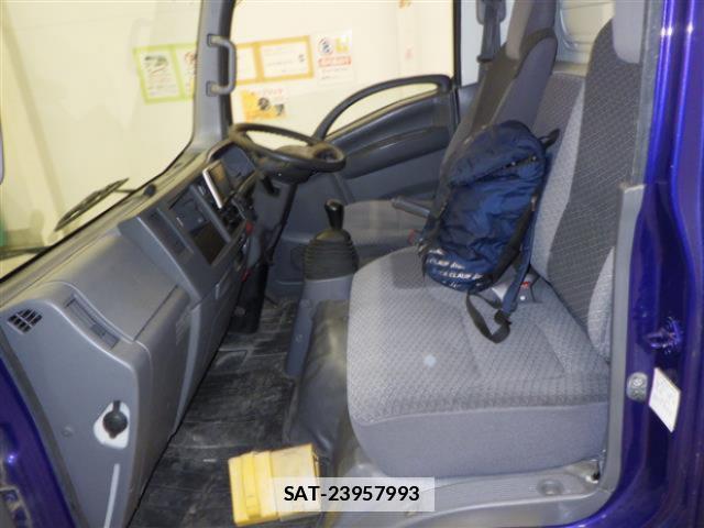 Isuzu ELF TRUCK 2018-03 7796219-6