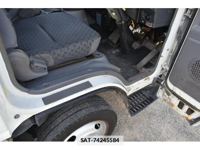 Isuzu ELF TRUCK 2006-04 7796516-9