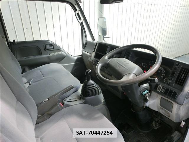Isuzu ELF TRUCK 2012-07 7797941-11