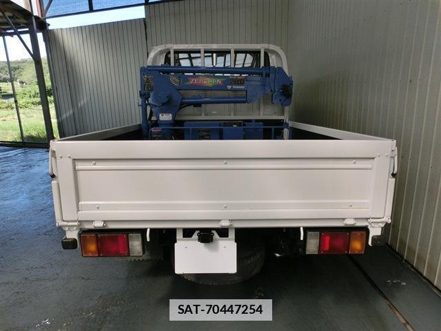 Isuzu ELF TRUCK 2012-07 7797941-13