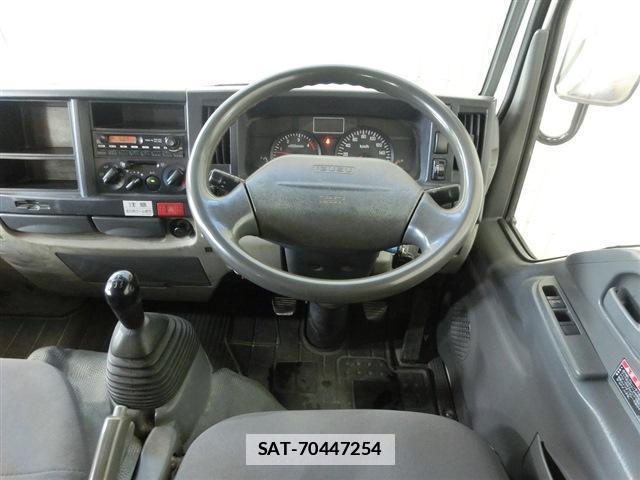 Isuzu ELF TRUCK 2012-07 7797941-19