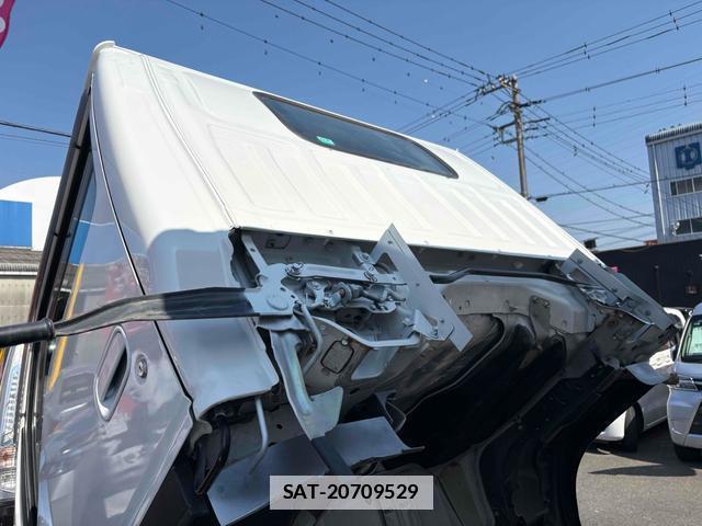 Isuzu ELF TRUCK 2015-10 7801619-11