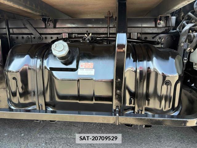 Isuzu ELF TRUCK 2015-10 7801619-17