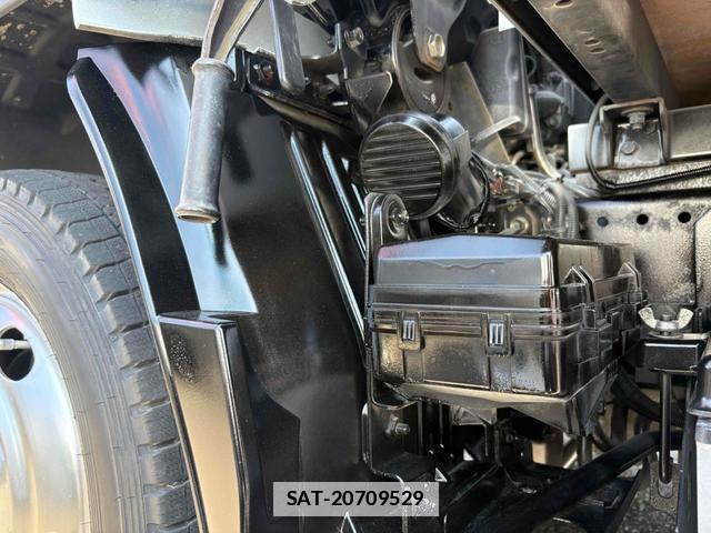 Isuzu ELF TRUCK 2015-10 7801619-18