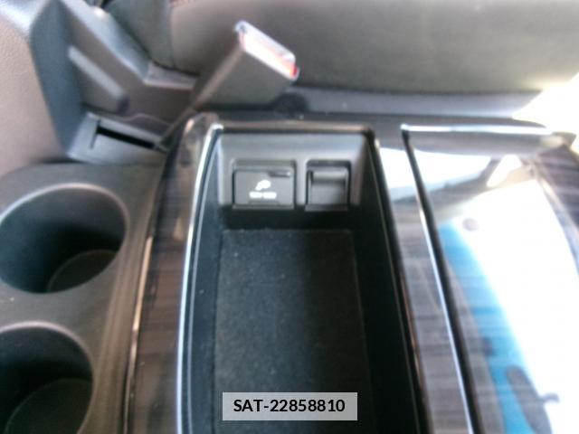 Nissan ELGRAND 2017-11 7794298-14