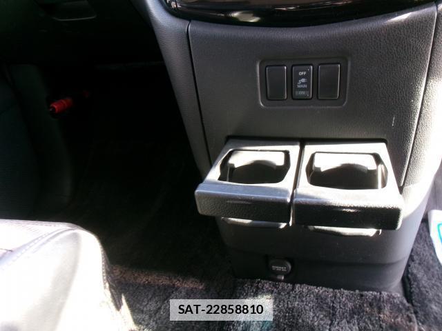 Nissan ELGRAND 2017-11 7794298-15
