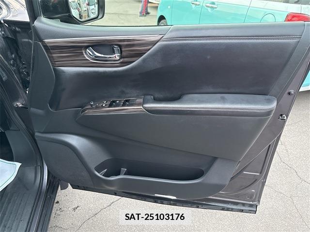 Nissan ELGRAND 2015-06 7797819-10