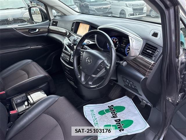 Nissan ELGRAND 2015-06 7797819-12