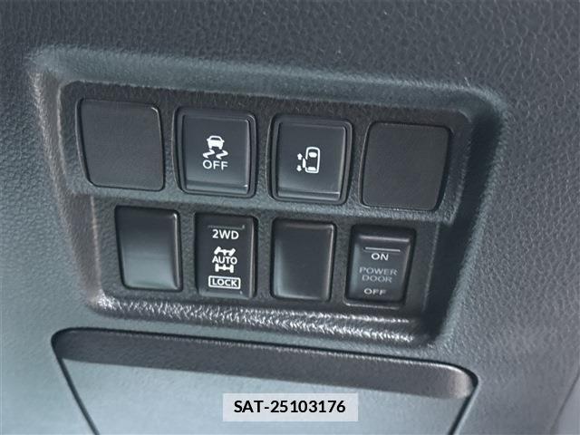 Nissan ELGRAND 2015-06 7797819-14