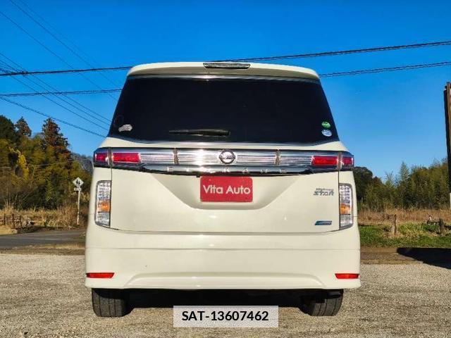 Nissan ELGRAND 2013-04 7798528-10