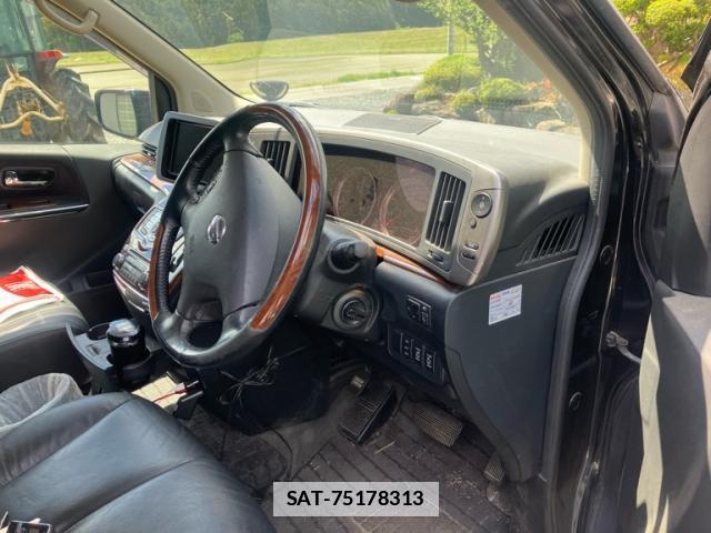 Nissan ELGRAND 2010-04 7799958-10