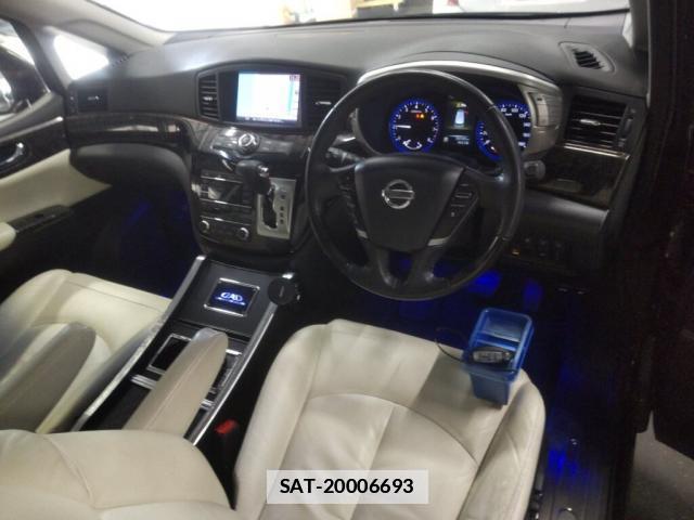 Nissan ELGRAND 2017-03 7801429-2