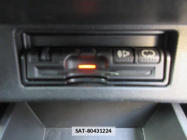 Nissan ELGRAND 2016-08 7802198-10