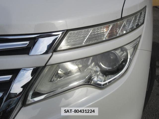 Nissan ELGRAND 2016-08 7802198-13