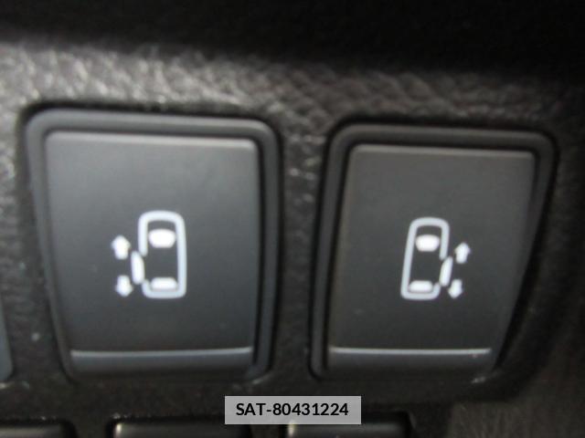 Nissan ELGRAND 2016-08 7802198-7