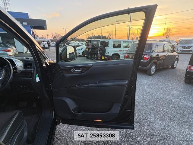 Nissan ELGRAND 2016-11 7803455-12