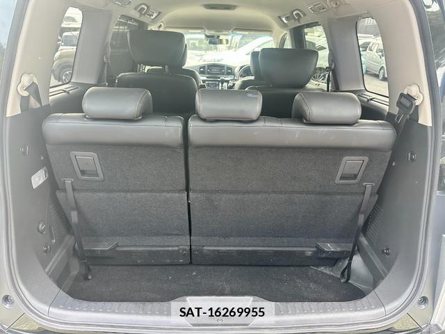 Nissan ELGRAND 2019-06 7803549-15