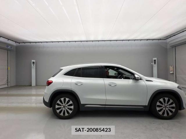 Mercedes Benz EQA 2022-12 7811014-6