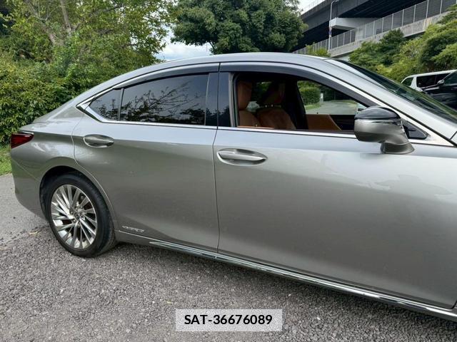 Lexus ES 2019-05 7794321-13