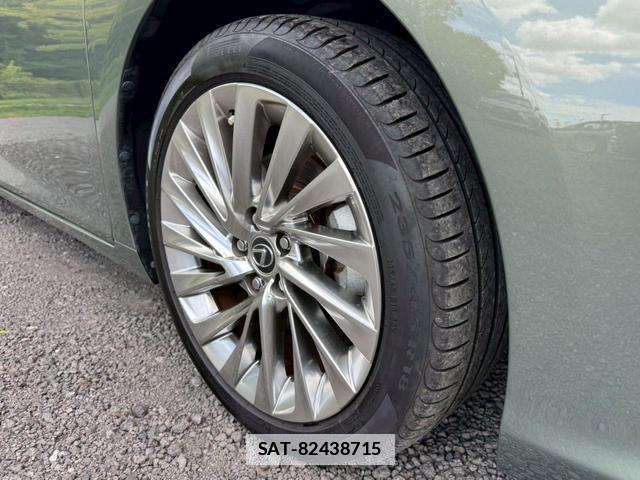 Lexus ES 2019-11 7794322-10