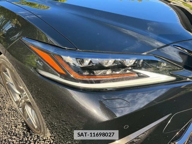 Lexus ES 2019-09 7794325-11