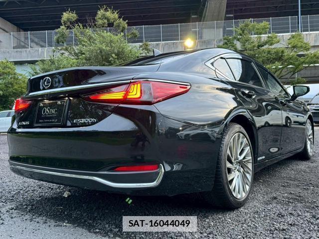 Lexus ES 2019-03 7794328-1