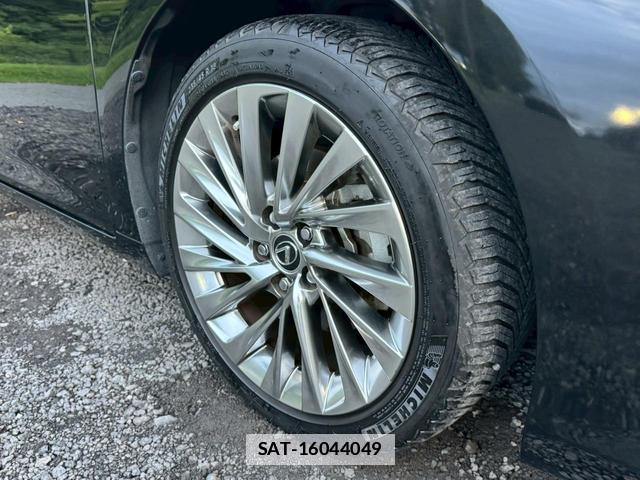 Lexus ES 2019-03 7794328-2