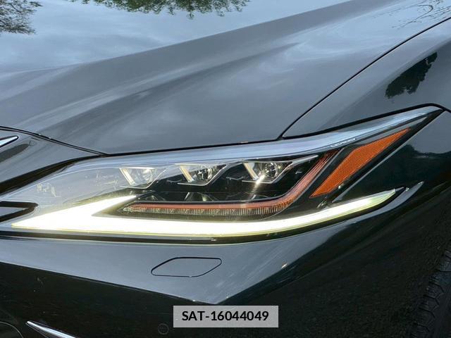 Lexus ES 2019-03 7794328-4