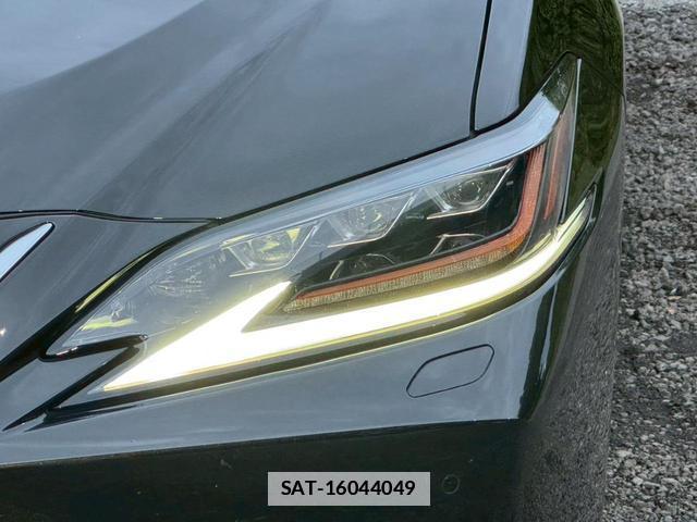 Lexus ES 2019-03 7794328-5