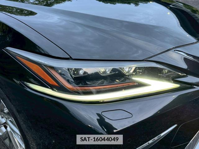 Lexus ES 2019-03 7794328-9