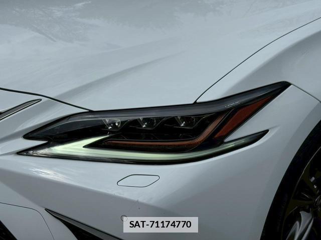 Lexus ES 2019-03 7794329-15