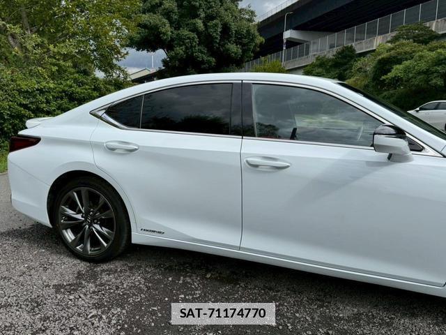 Lexus ES 2019-03 7794329-9