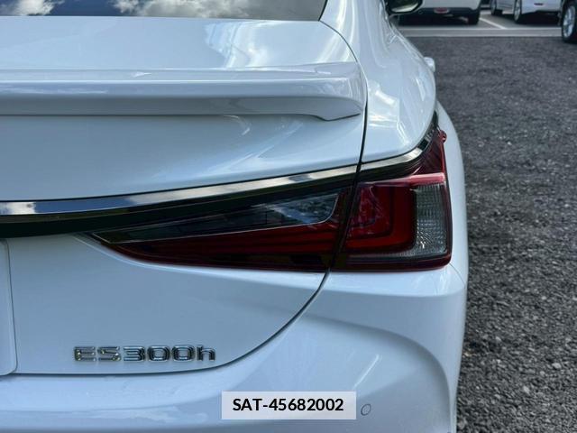 Lexus ES 2019-01 7794332-1