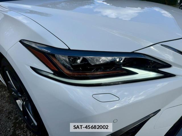 Lexus ES 2019-01 7794332-11