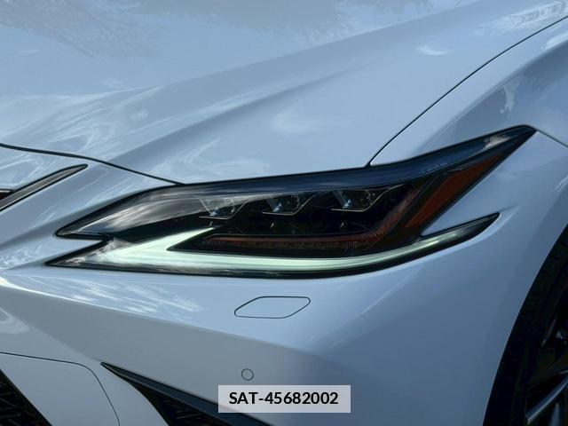 Lexus ES 2019-01 7794332-4